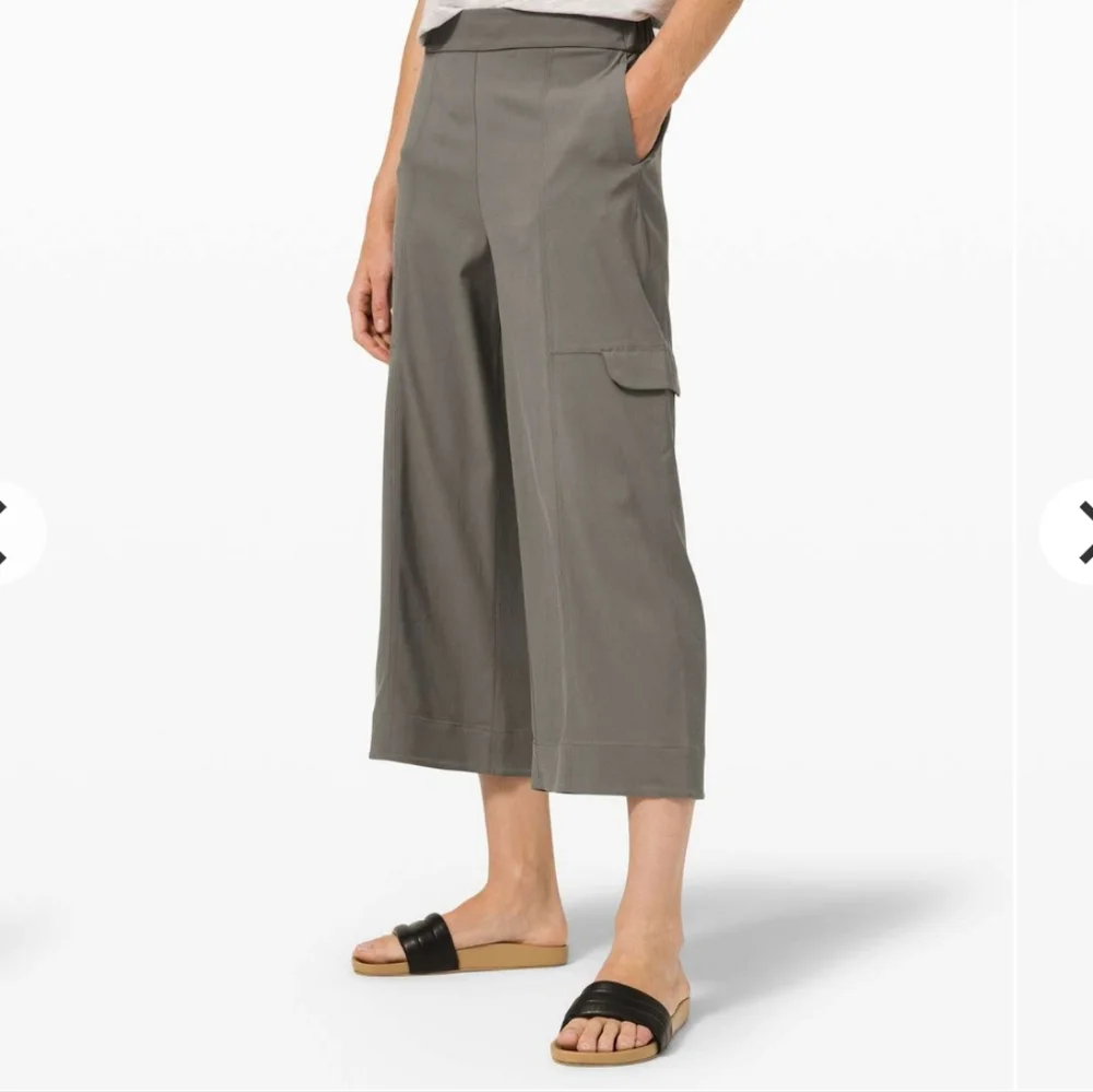 Lululemon Metropolis Maven HR Crop - Picture 1 of 11